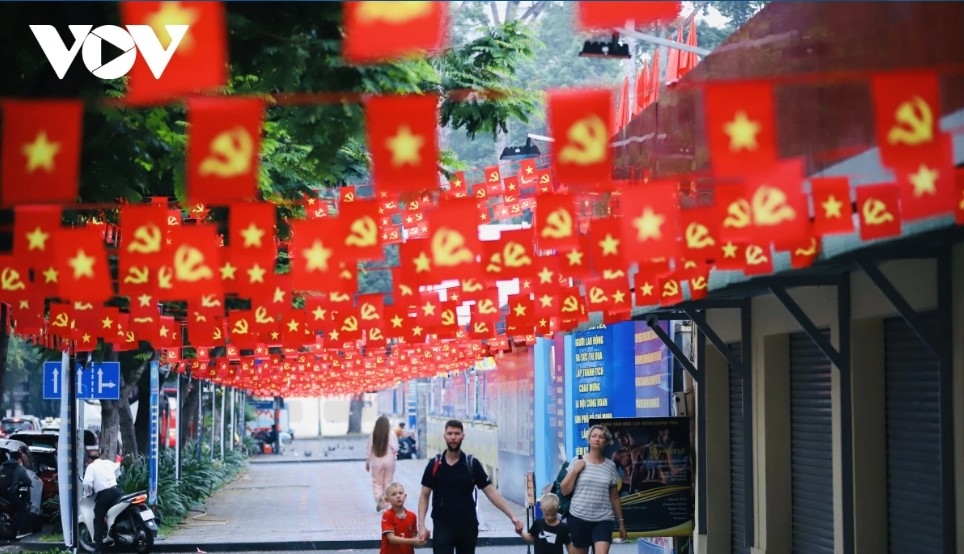 International visitors note Hanoi’s transformed look during 14th Party Congress